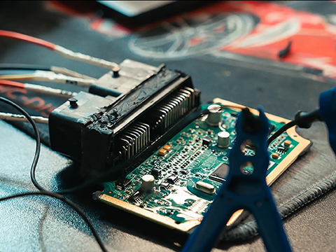 Calculateur moteur Bosch avec Calibration Verification Number (CVN) pour vérification et intégrité du logiciel ECU